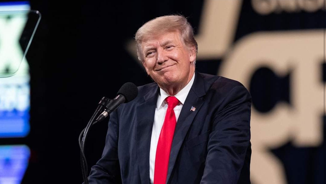 Trump sobre cofundador de Facebook: “Solía venir a la Casa Blanca a besarme el trasero”