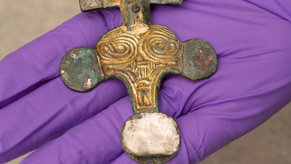 Devuelven a un museo de Inglaterra un broche robado hace 26 años