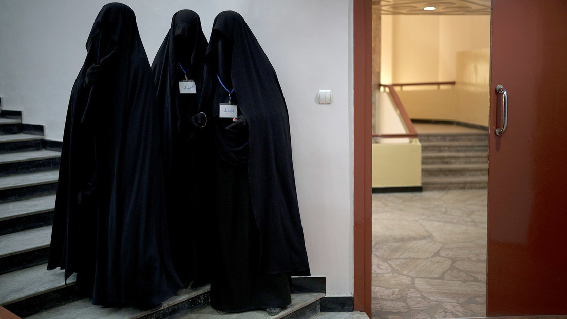 Talibanes anuncian las nuevas reglas para las mujeres en las universidades