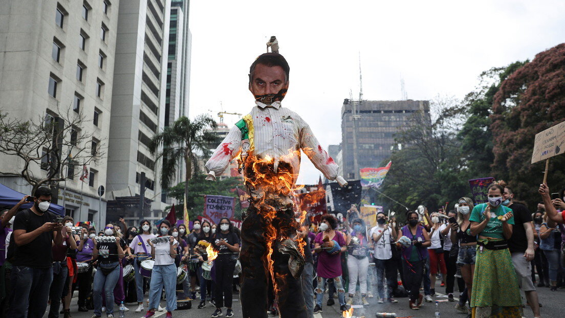 Miles de personas salen a las calles de Brasil para pedir la destitución del presidente
