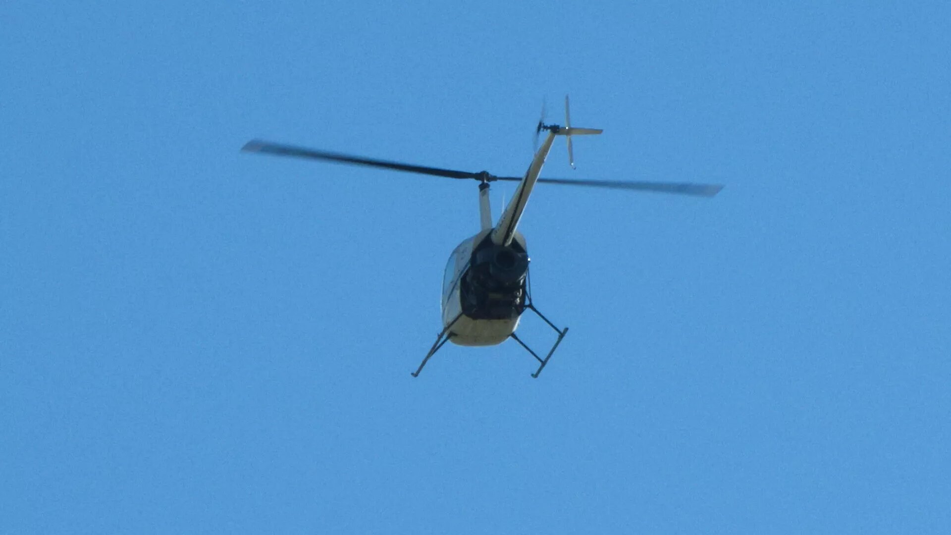 Tres personas fallecidas tras estrellarse un helicópetero en Moscú