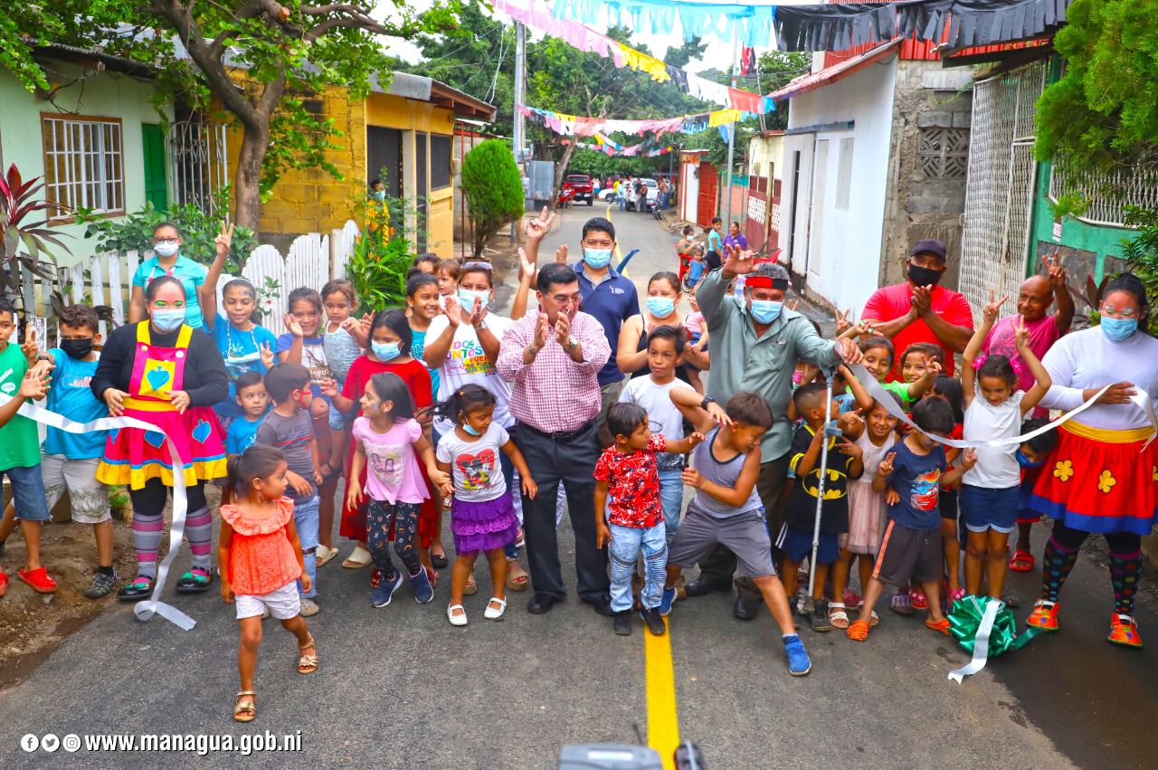 Inauguran calles asfaltadas en el barrio José Santos López
