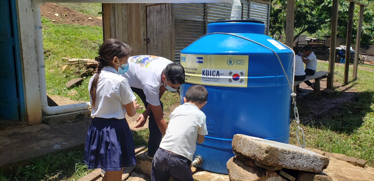 Instalan 50 tanques de agua en escuelas de Jinotega