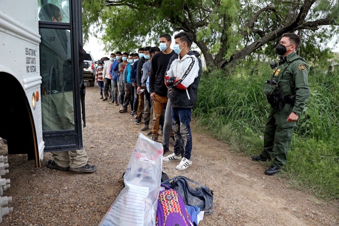 24 migrantes son detenidos tras ser acusados de usar un tren para llegar a EEUU