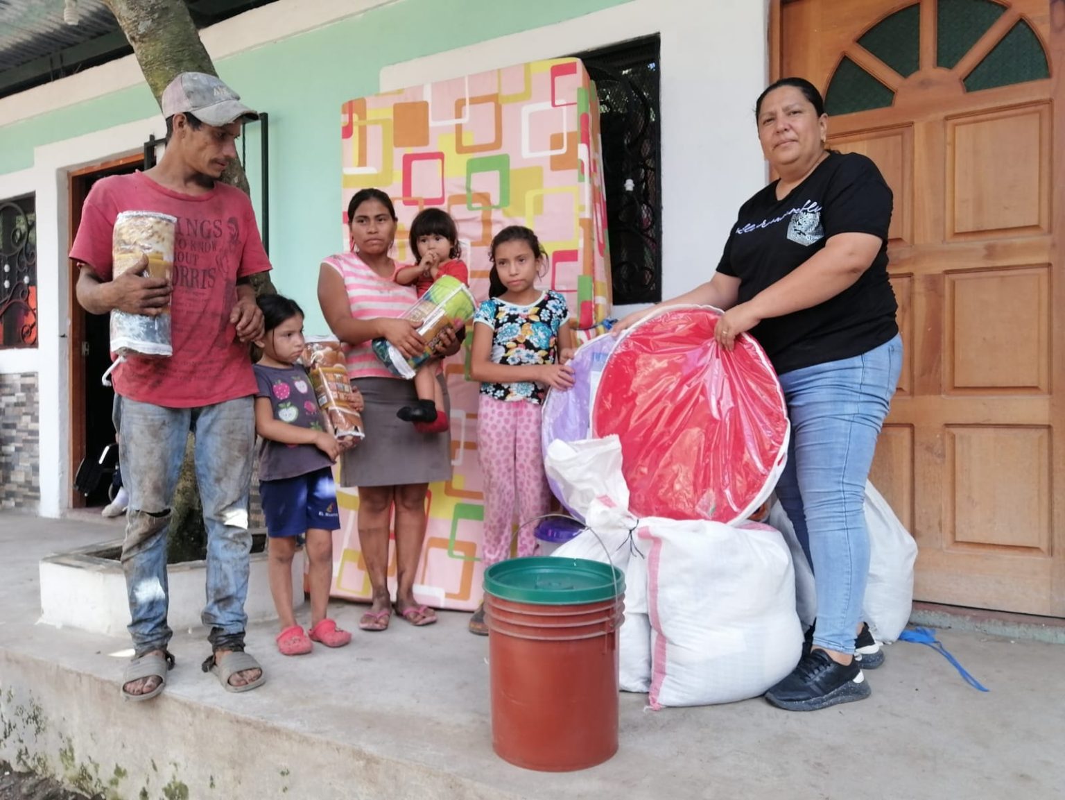 Entregan ayuda a familia afectada tras incendio en Jinotepe
