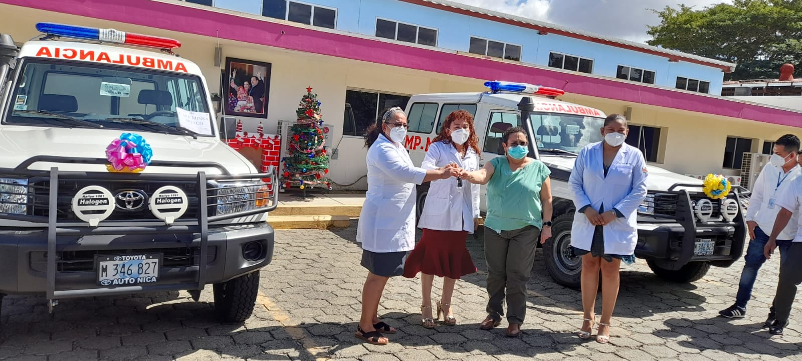 Realizan entrega de ambulancias a Clínicas Provisionales