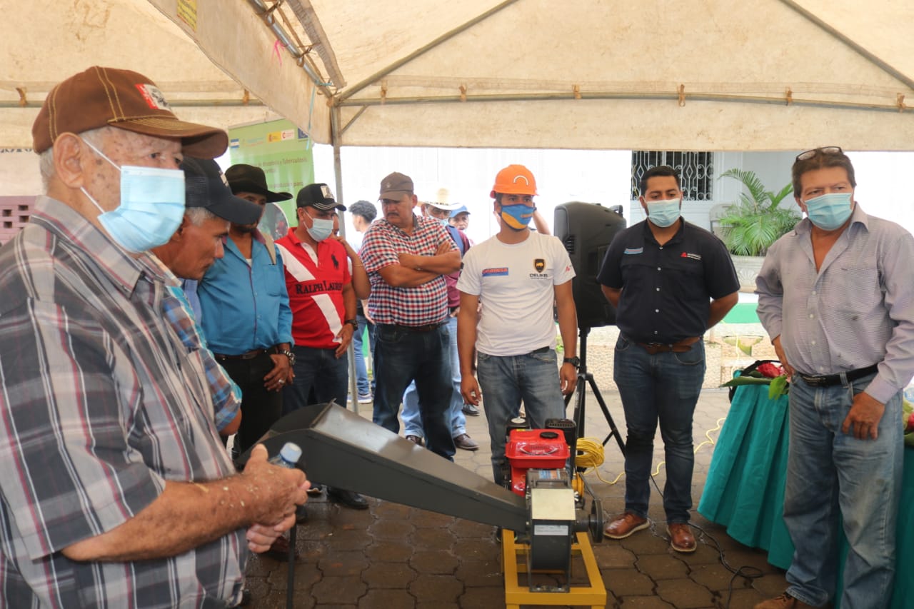 Entregan paquetes tecnológicos a productores