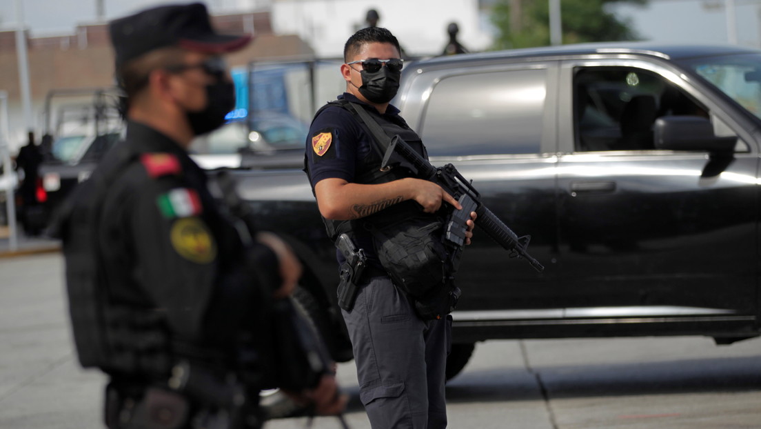 Un comando armado detona tres coches bomba para liberar a reos de una cárcel de México