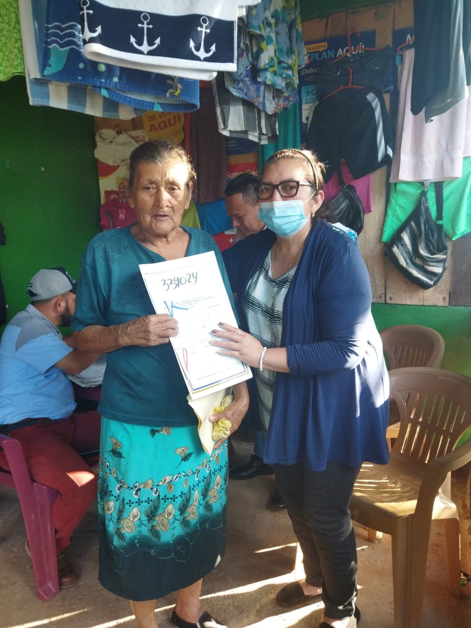 Entrega de títulos de propiedad en Río Blanco
