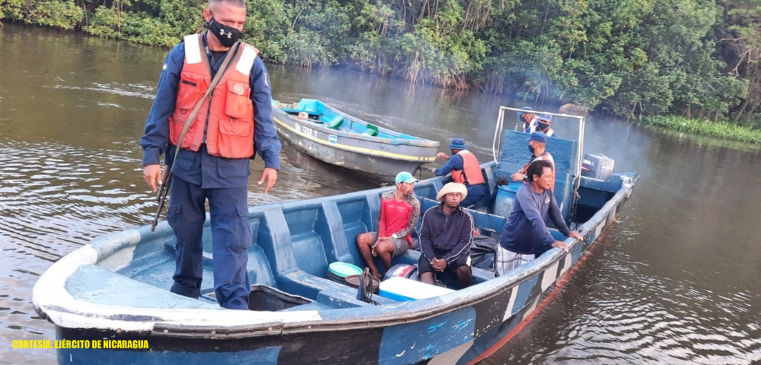 Naval rescata tres tripulantes en Caribe Sur