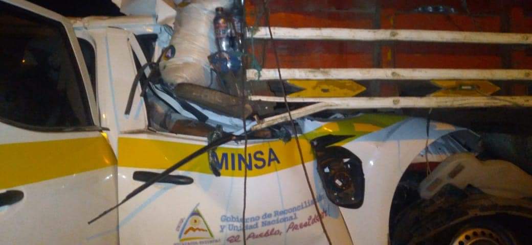 2 funcionarios del Minsa muertos y 3 en condición grave tras accidente vial
