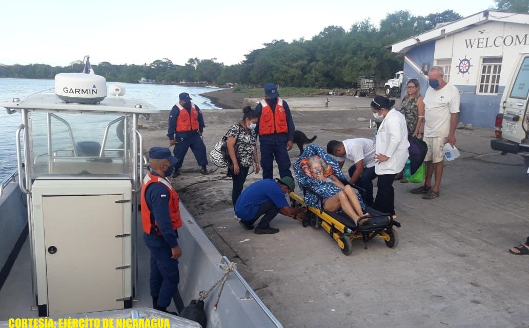 Naval realiza traslado de ciudadana estadounidense por complicaciones de salud