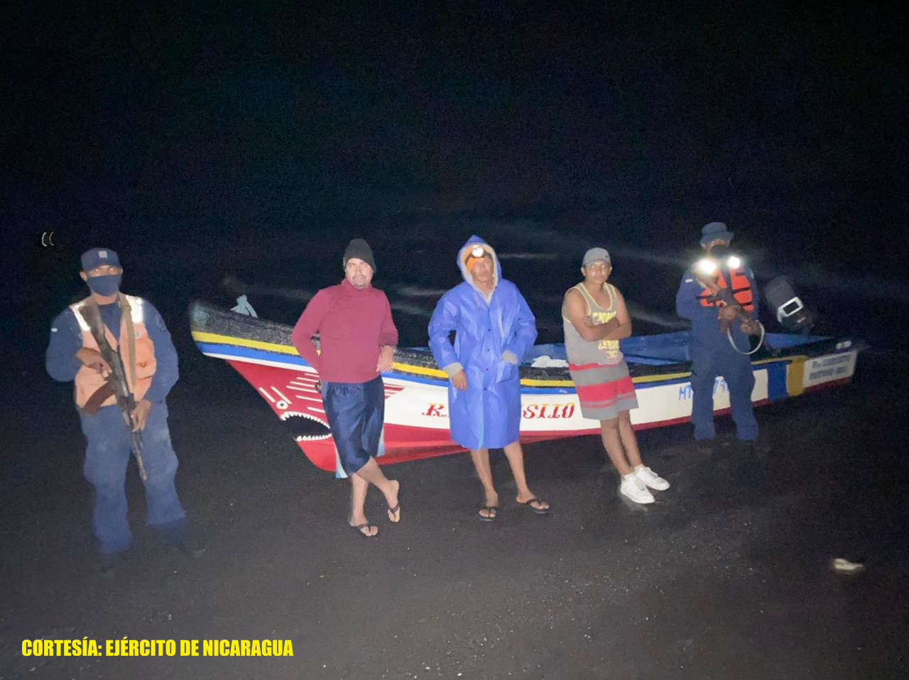 Naval retiene a 3 tripulantes que realizaban pesca ilegal en Chinandega