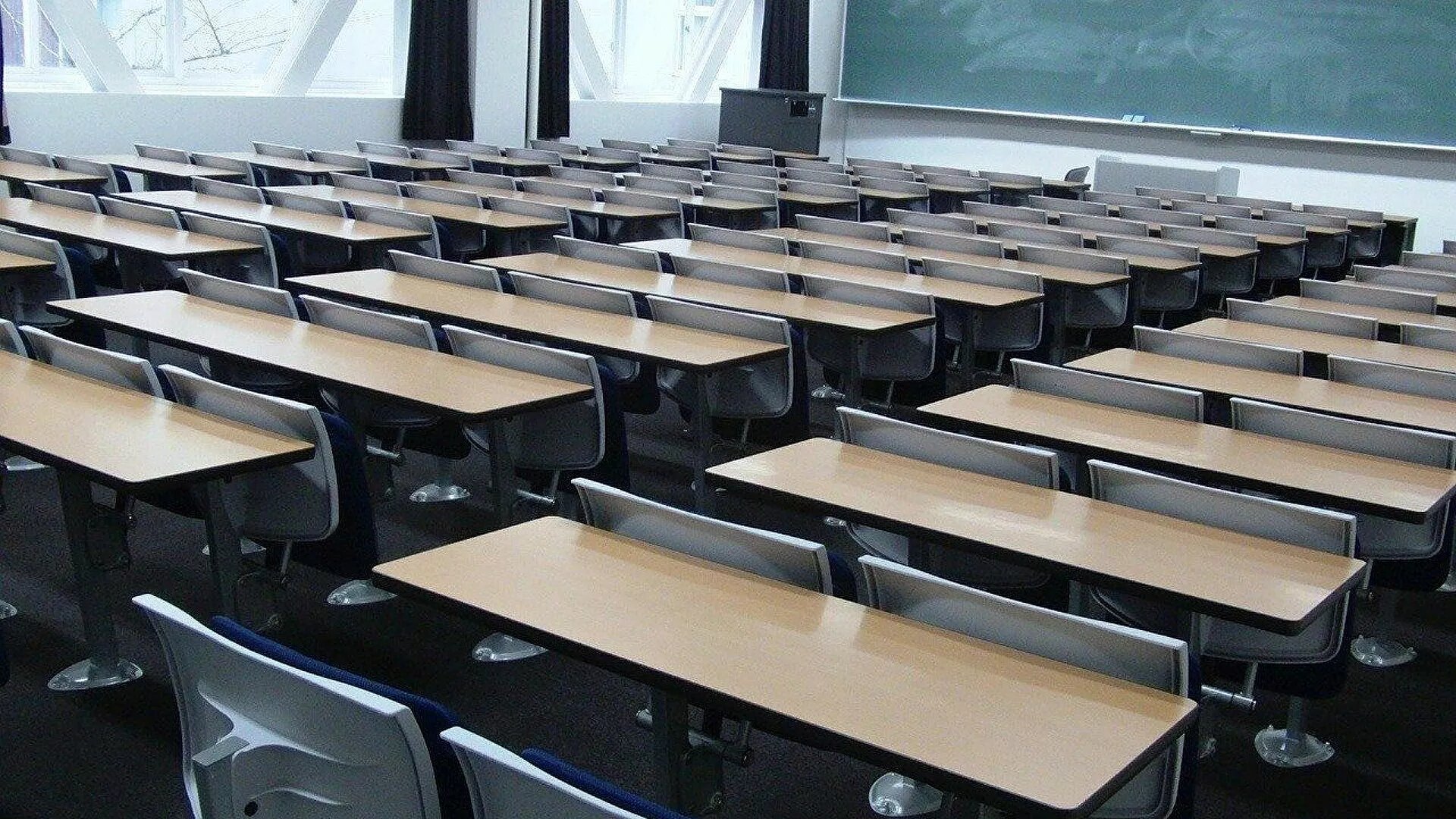 Docentes en Ecuador protestan por igualdad salarial