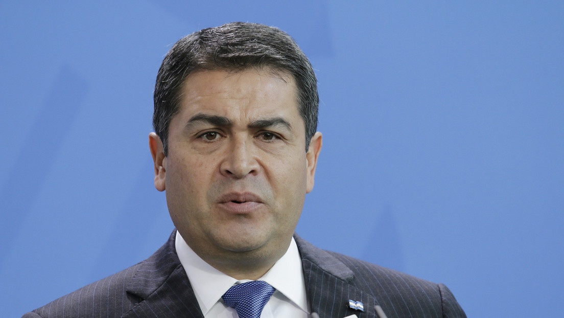 El expresidente de Honduras dice que está “presto y listo para colaborar” ante la petición de extradición de EE.UU.