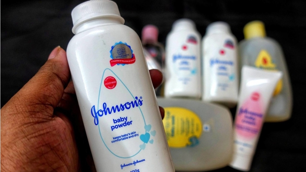 Revelan que la empresa Johnson & Johnson ayudó a financiar un estudio que inyectaba asbesto a prisioneros estadounidenses