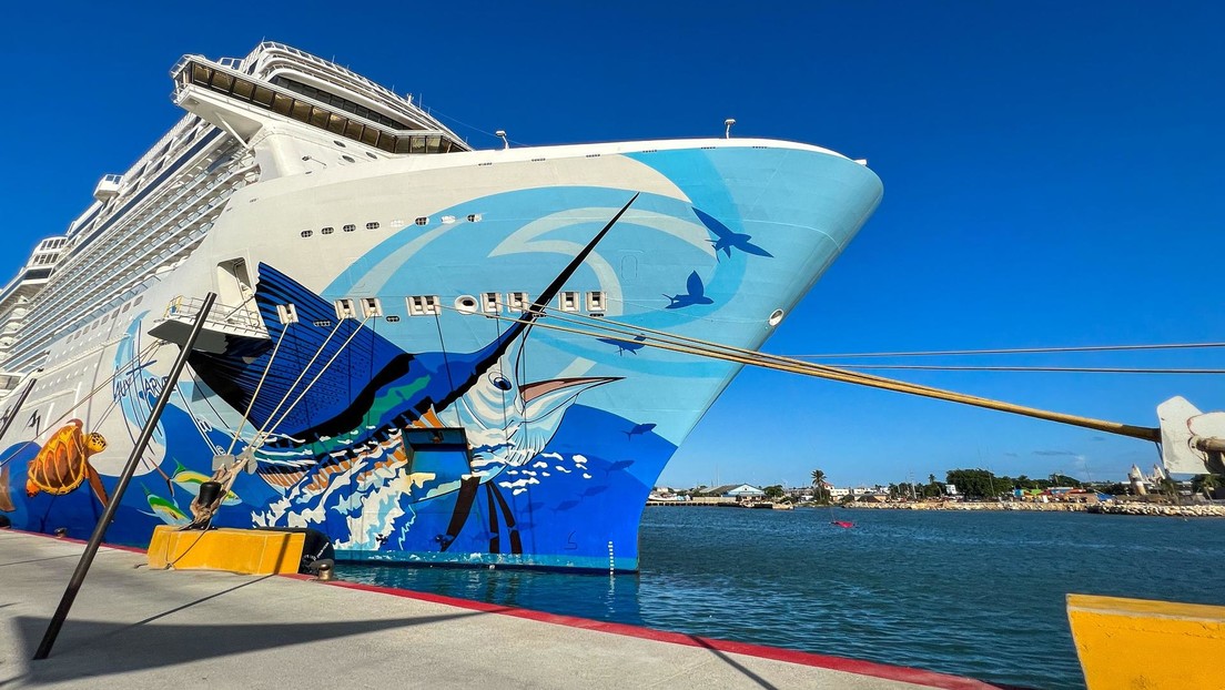 Un crucero con casi 5.000 personas a bordo encalla en República Dominicana