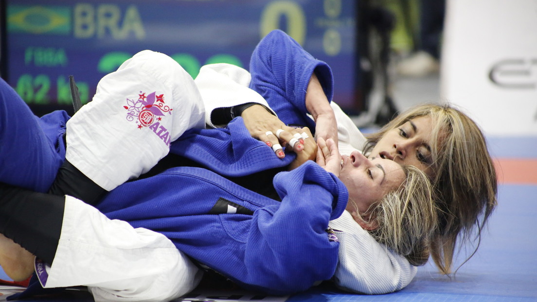 Brasileña estrangula a su violador utilizando una técnica de artes marciales