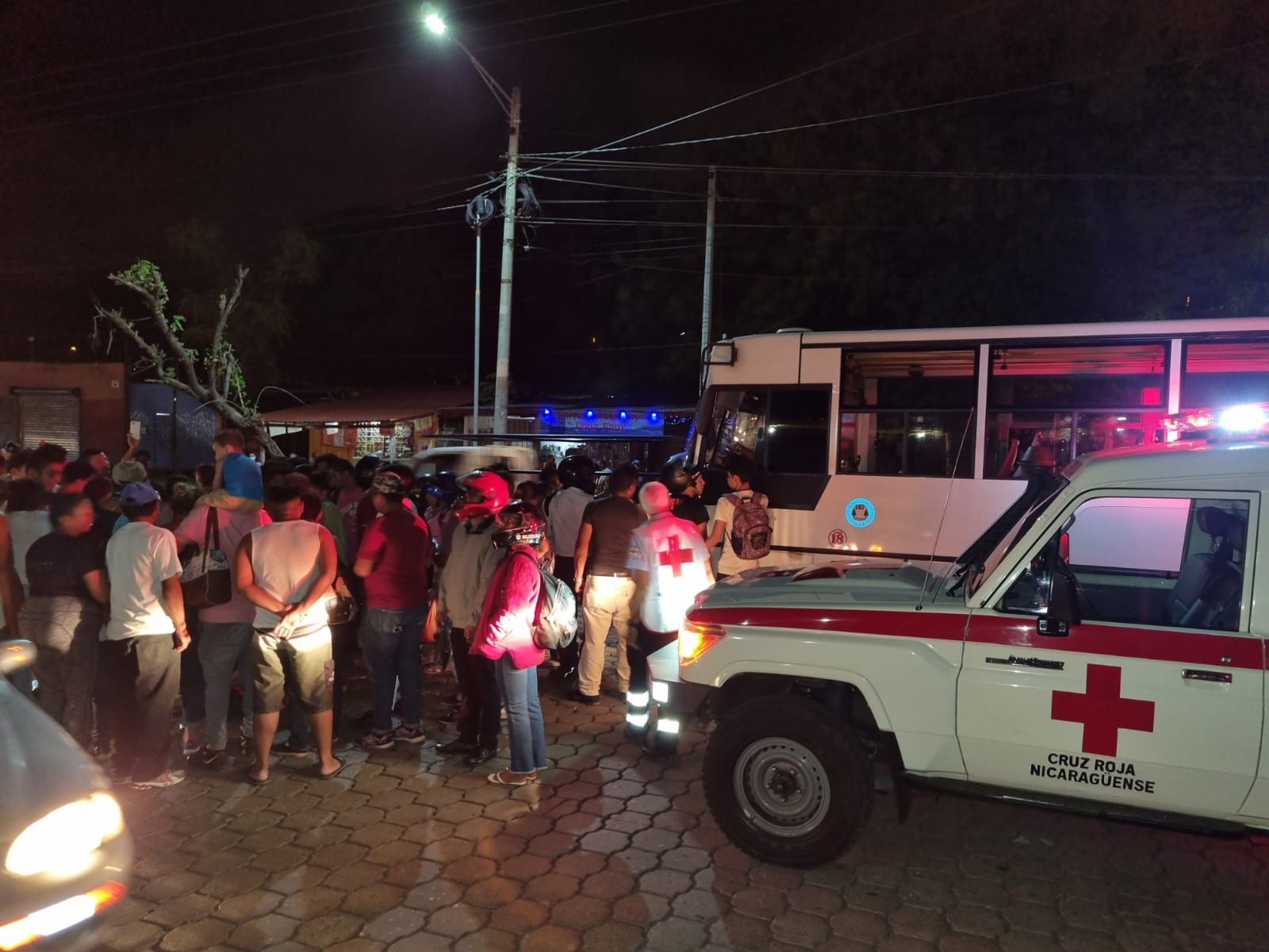 Capitalina muere tras de impactada por un autobús  que cubre la ruta 167