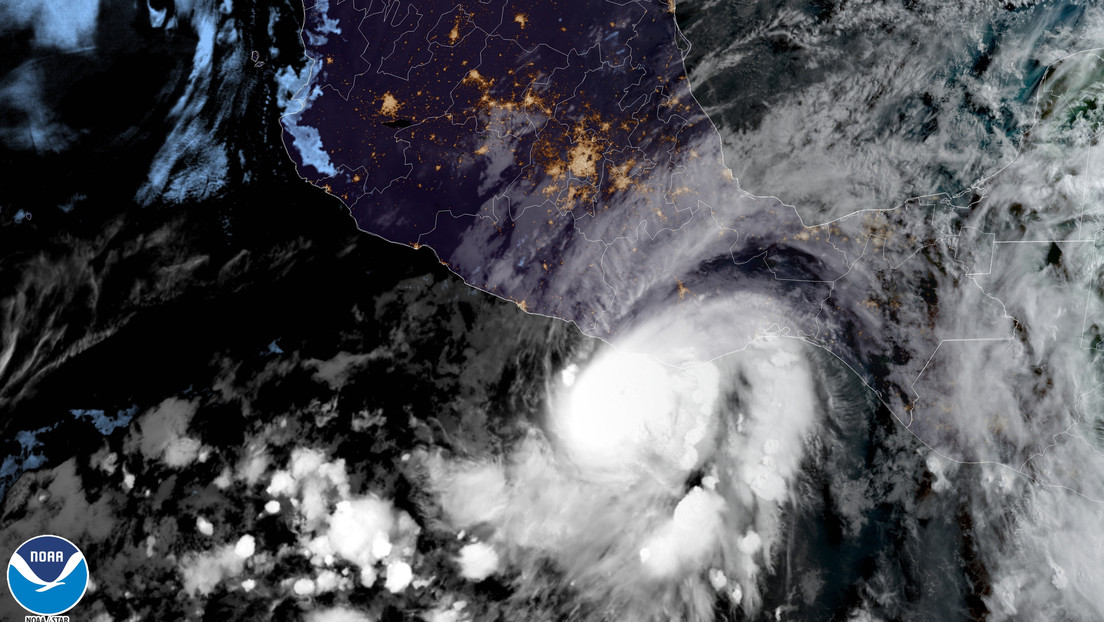 Autoridades declaran alerta Naranja en 294  municipios de México, tras la llegada del huracán Agatha