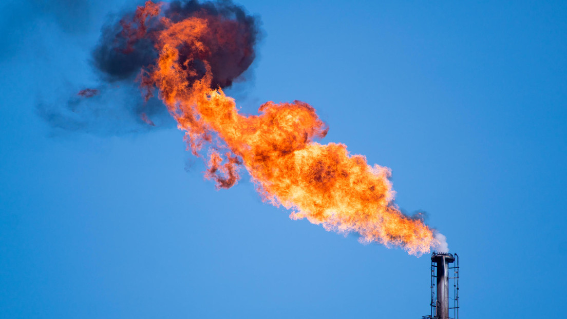 Se registra un incendio en la refinería de Pemex en México