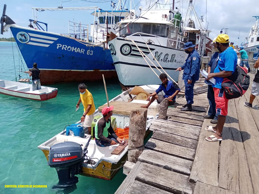 Naval de Nicaragua saluda a los trabajadores de mar