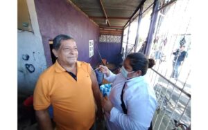 Jornada de vacunación contra el Covid avanza en la capital