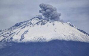 Explosión en el volcán Popocatépetl: una alpinista muerta y cuatro sobrevivientes
