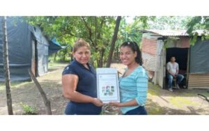 Familias de Chinandega reciben títulos de propiedad