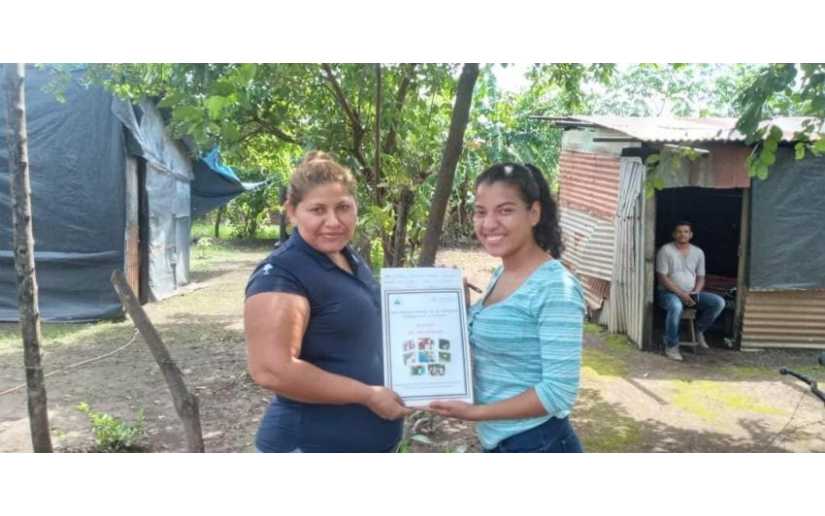 Familias de Chinandega reciben títulos de propiedad
