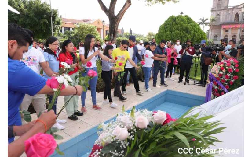 Juventud Sandinista rinde homenaje al natalicio de Carlos Fonseca