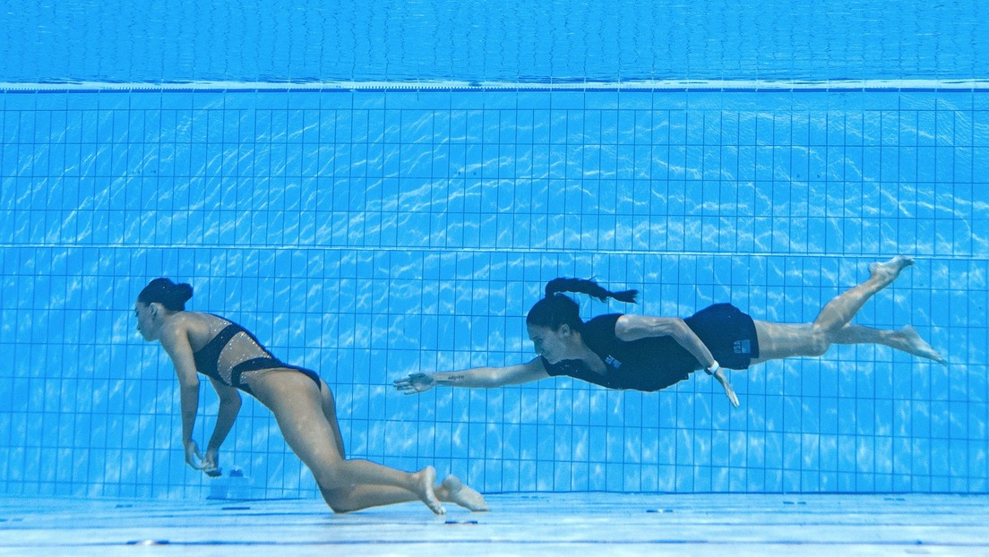 Entrenadora rescata a una nadadora en el Mundial de Budapest