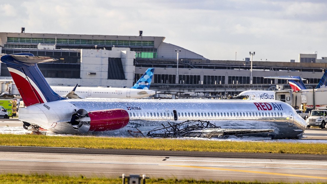 Se incendia un avión con 126 pasajeros a bordo tras el aterrizaje en Miami