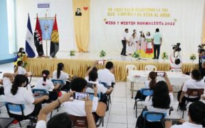 Ministerio de educación celebra a los docentes normalistas en su día