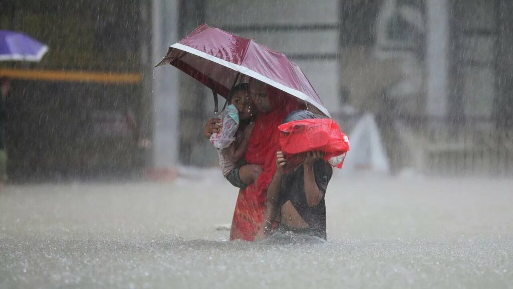 Cinco fallecidos y más de 80 mil evacuados es el saldo de las inundaciones en Bangladés