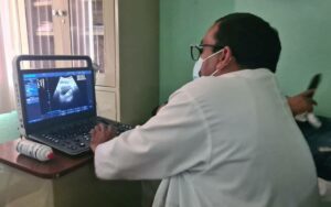 Miembros de la Asamblea Nacional reciben atención médica en clínica móvil