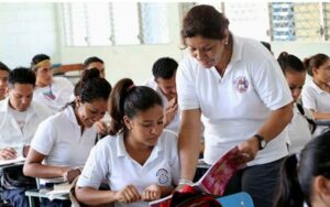Docentes de Nicaragua recibirán bonos especiales