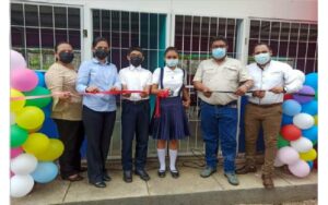Gobierno de Nicaragua entrega dos aulas prefabricadas en el municipio de Chichigalpa