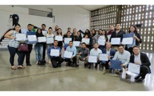 288 jóvenes nicaragüenses reciben beca con certificación internacional