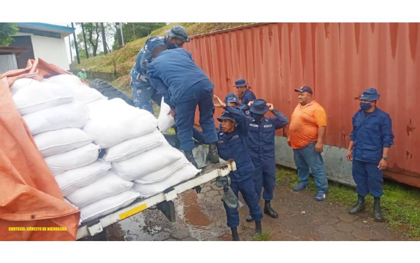 Realizan descargue de alimentos para abastecer a familias de Bluefields