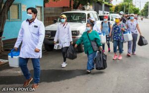 Minsa visita a familias del barrio Las Torres para inmunizarlos contra el Coronavirus