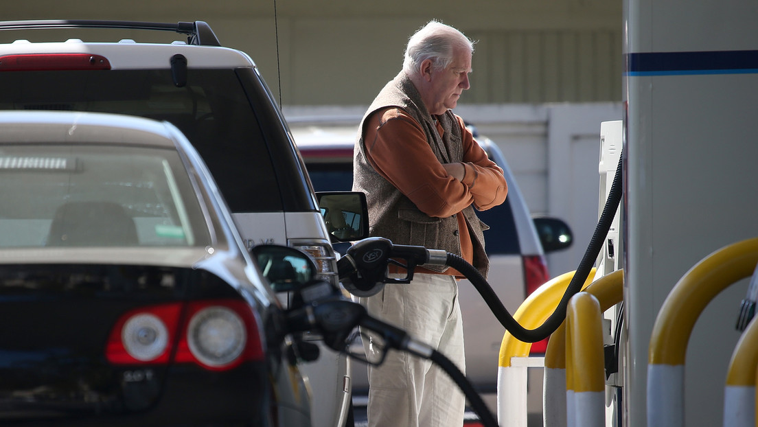 Los precios de gasolina marcan un récord histórico en EE.UU.