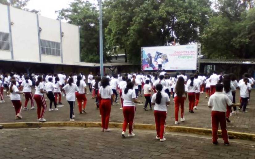 Mined desarrolla Zumbatón en el Instituto Ramírez Goyena