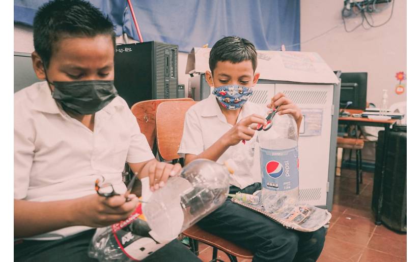 Realizan taller de reciclaje para promover la conciencia ambiental en los alumnos del colegio Luxemburgo