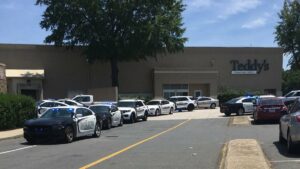 Al menos tres heridos tras un tiroteo en un centro comercial en el estado de Carolina del Norte