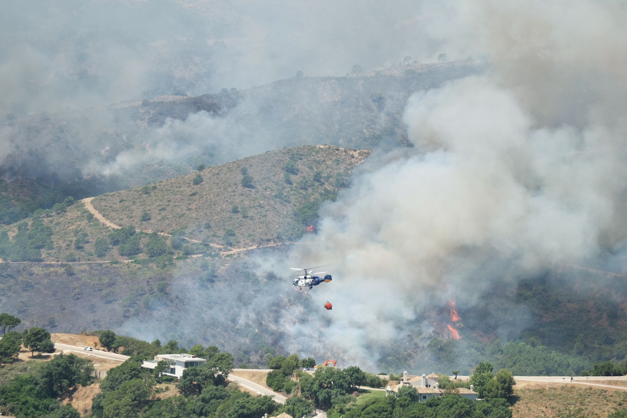 Un incendio en Sierra Bermeja, en Málaga, arrasa 2.000 hectáreas y obliga a evacuar a 3.000 personas