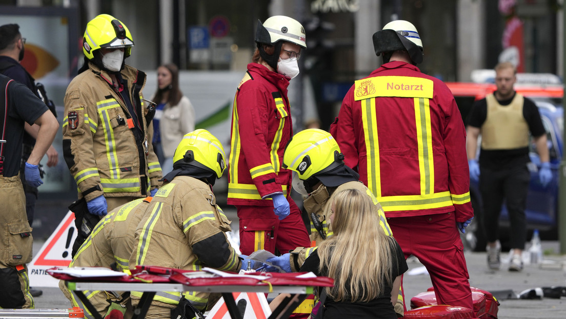 Al menos un muerto y múltiples heridos luego que un automóvil arrollará a una multitud en Berlín