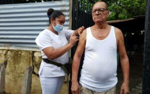 Capitalinos continúan completando su esquema de vacunación contra la Covid-19