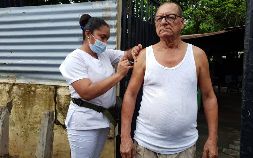 Capitalinos continúan completando su esquema de vacunación contra la Covid-19