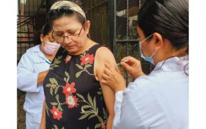 Brigada de inmunización visita a familias del barrio Altagracia en Managua